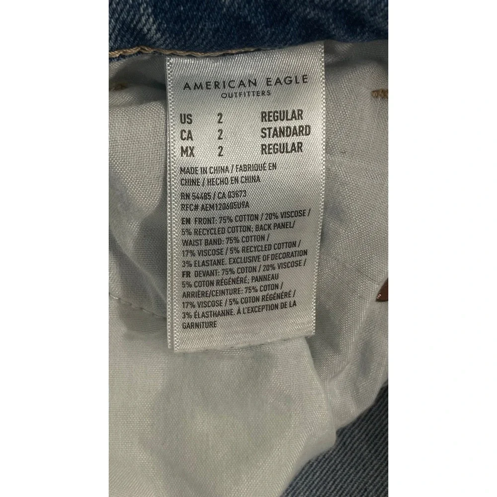American Eagle Mom Jean Light‎ Wash Distressed High Rise Denim Size 2 Regular